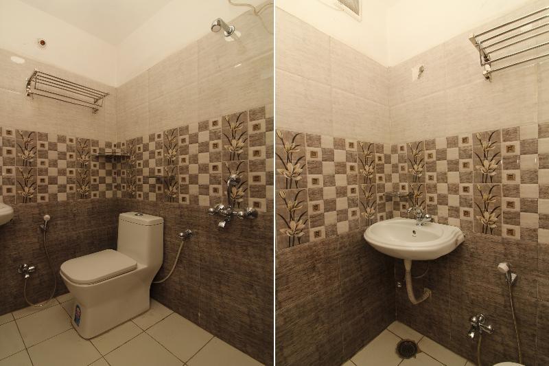 Oyo 37499 Saba Service Apartments Hyderabad Exterior photo